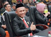 WM sambil tertawa lebar
