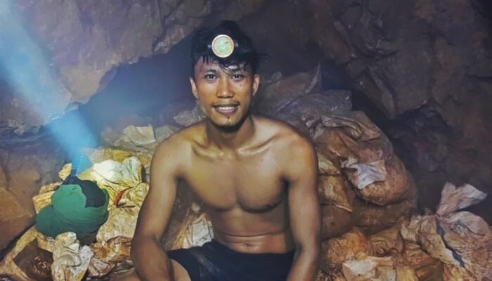 KITA SEMUA BURUH; BAHKAN SEJAK DALAM PIKIRAN.